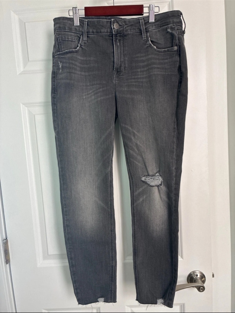Old Navy Distressed Grey Jeans - rockstar skinny